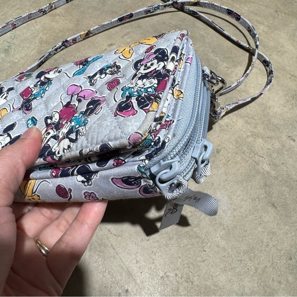 Vera Bradley Disney RFID All In One Crossbody Bag Purse Mickeys Colorful Meadow - Picture 3 of 10